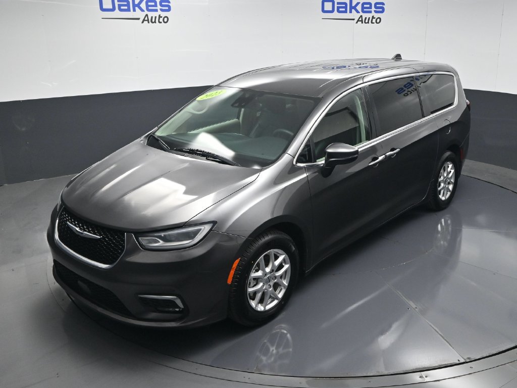 Used 2023 Chrysler Pacifica Touring-L FWD image 47
