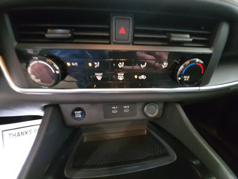 Used 2024 Nissan Rogue S AWD/4WD image 17