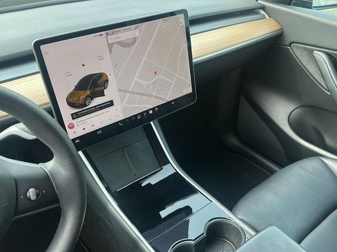 Used 2021 Tesla Model Y Long Range AWD/4WD image 15