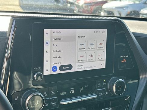 Used 2024 Toyota Highlander XSE image 12