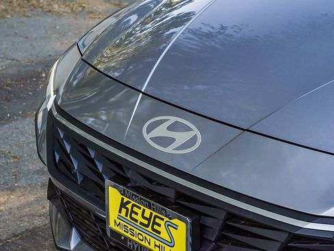 New 2026 Hyundai Elantra SE image 9