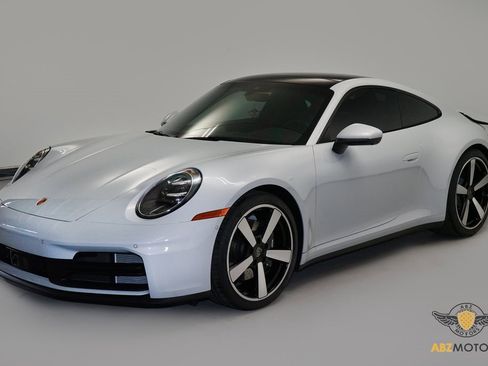 Used 2025 Porsche 911 Carrera image 3