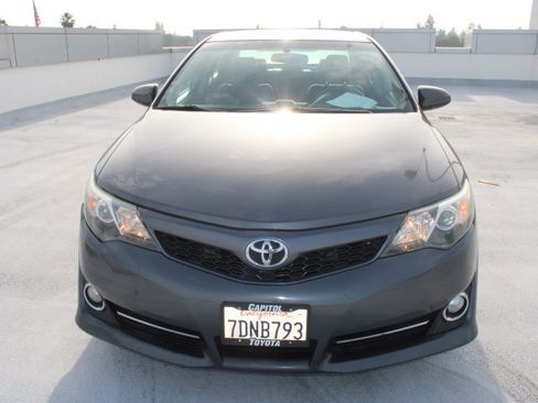 Used 2014 Toyota Camry SE image 7