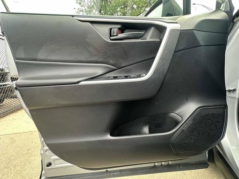 Used 2022 Toyota RAV4 LE AWD/4WD image 23