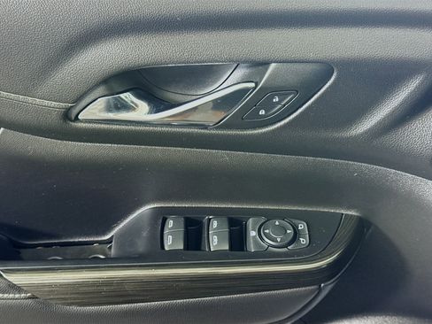 Used 2023 GMC Acadia SLT image 24