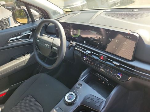 New 2026 Kia Sportage LX FWD image 8