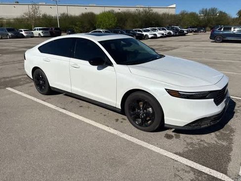 Certified 2025 Honda Accord SE image 7