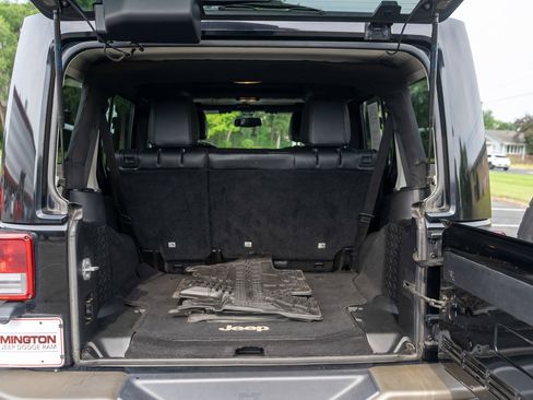 Used 2017 Jeep Wrangler Unlimited Sahara AWD/4WD image 9