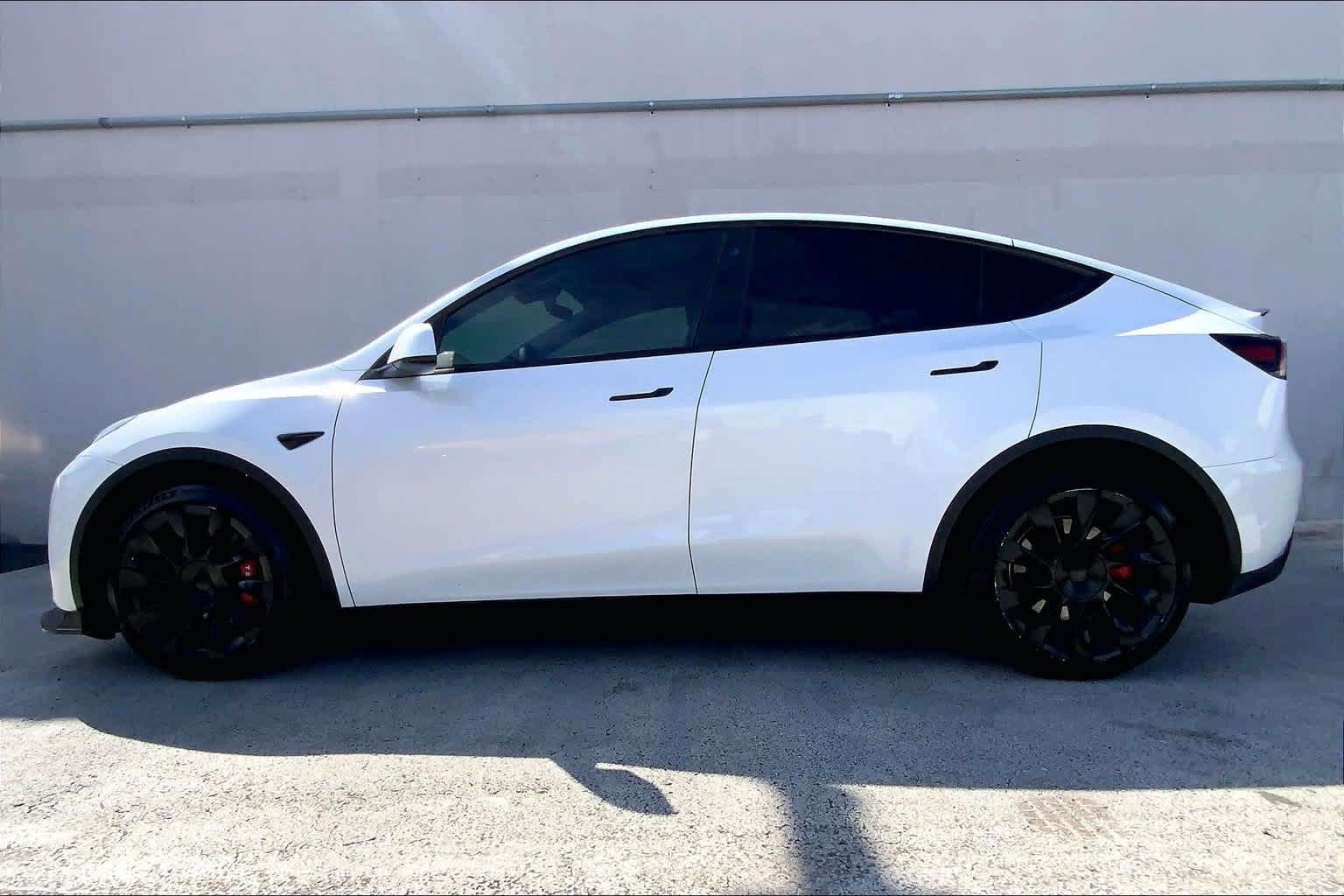 Used 2021 Tesla Model Y 2WD image 3
