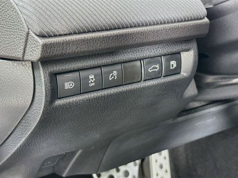 Used 2025 Toyota Camry SE w/ Convenience Package FWD image 15
