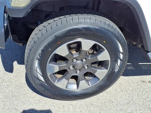Used 2018 Jeep Wrangler Unlimited Sahara w/ Dual Top Group AWD/4WD image 5