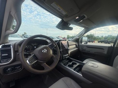 Used 2025 RAM 2500 Laramie AWD/4WD image 14