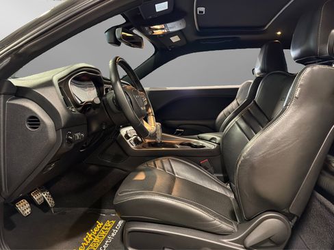 Used 2016 Dodge Challenger SRT Hellcat RWD image 18