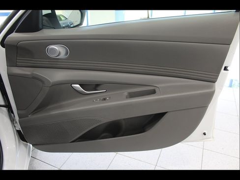 Used 2025 Hyundai Elantra SEL FWD image 25