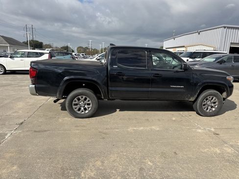 Used 2018 Toyota Tacoma SR5 image 13