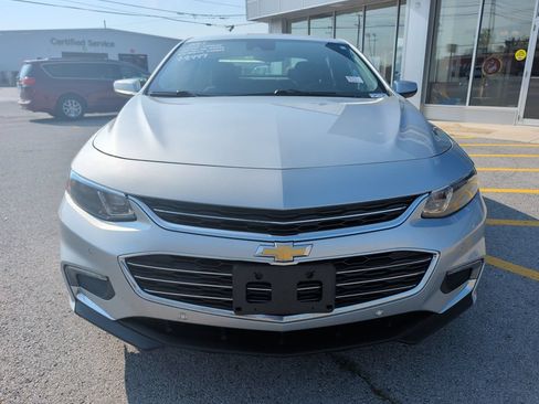 Used 2017 Chevrolet Malibu LT w/ Driver Confidence Package FWD image 2