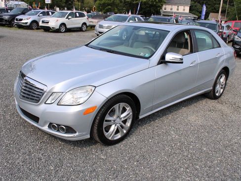 Used 2011 Mercedes-Benz E 350 4MATIC Sedan image 2