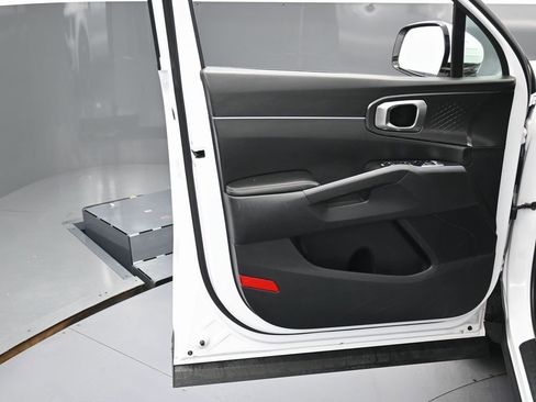 Used 2024 Kia Sorento S image 43