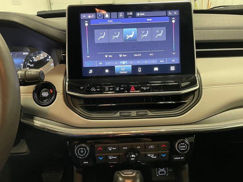 Used 2023 Jeep Compass Limited image 30