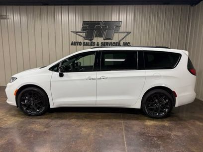 Used 2025 Chrysler Pacifica Limited