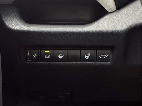 Used 2021 Toyota RAV4 XLE Premium AWD/4WD image 17