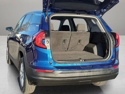 Used 2022 GMC Terrain SLE image 8