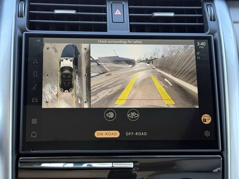 Certified 2025 Land Rover Discovery Dynamic SE image 26