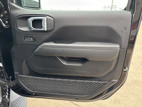 Used 2021 Jeep Wrangler Unlimited Sahara image 29