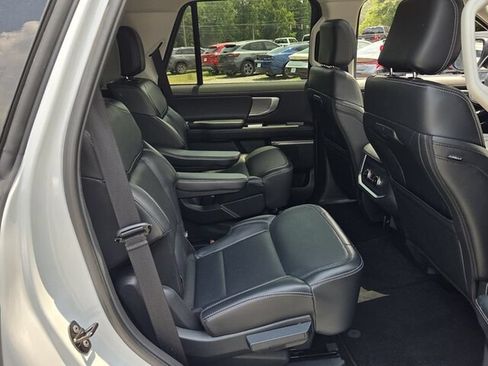 Used 2025 Ford Expedition Platinum AWD/4WD image 17