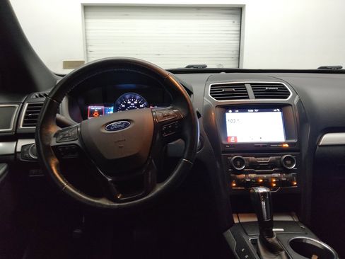 Used 2017 Ford Explorer XLT w/ Equipment Group 202A FWD image 22