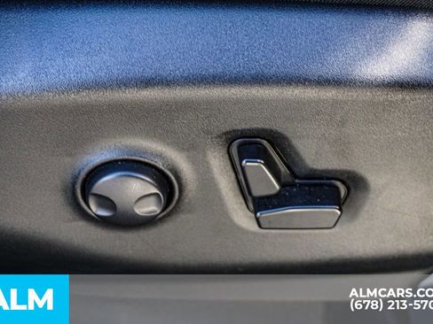 Used 2025 Chrysler Pacifica Limited image 62