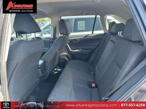 Used 2023 Toyota RAV4 LE AWD/4WD image 15