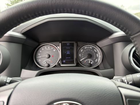 Used 2019 Toyota Tacoma TRD Off-Road image 12