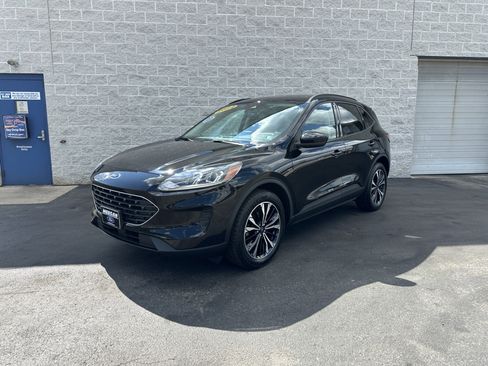 Certified 2022 Ford Escape SE w/ SE Sport Appearance Package AWD/4WD image 2