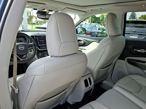 Used 2021 Jeep Cherokee Limited w/ Elite Package AWD/4WD image 21