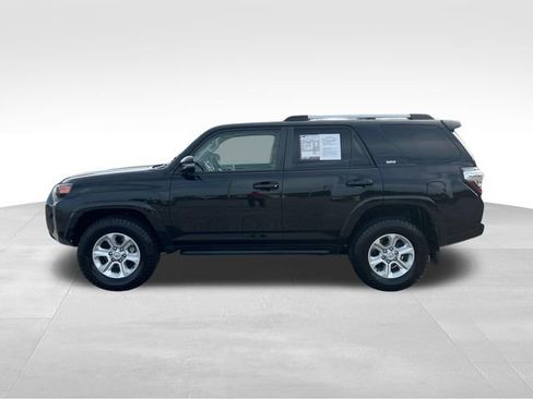 Used 2022 Toyota 4Runner SR5 Premium w/ Moonroof Package AWD/4WD image 2