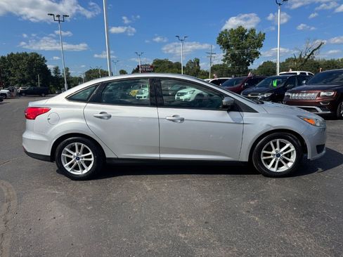 Used 2015 Ford Focus SE FWD image 6