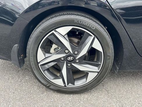 Used 2022 Hyundai Elantra Limited image 11