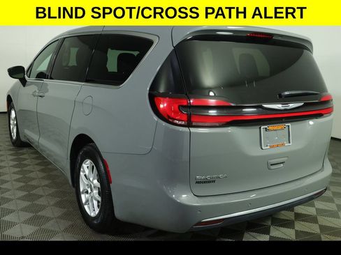 Used 2025 Chrysler Pacifica Select FWD image 6