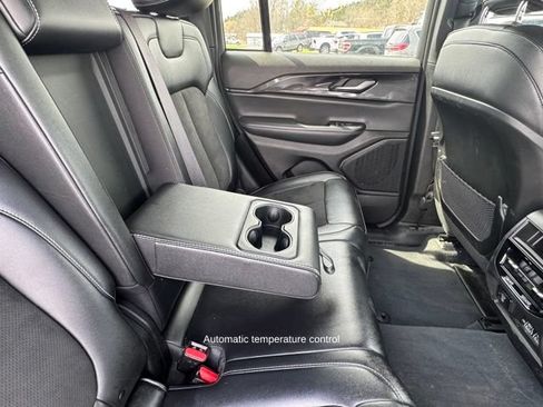 Used 2023 Jeep Grand Cherokee Altitude AWD/4WD image 21