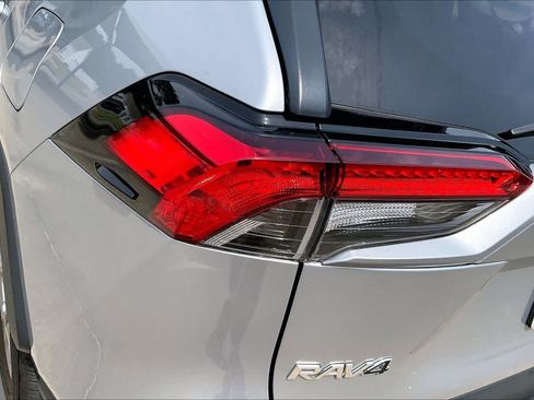 Used 2025 Toyota RAV4 XLE FWD image 55