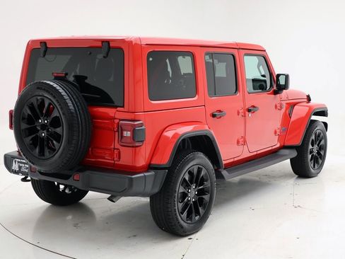 Used 2025 Jeep Wrangler Unlimited Sahara AWD/4WD image 9