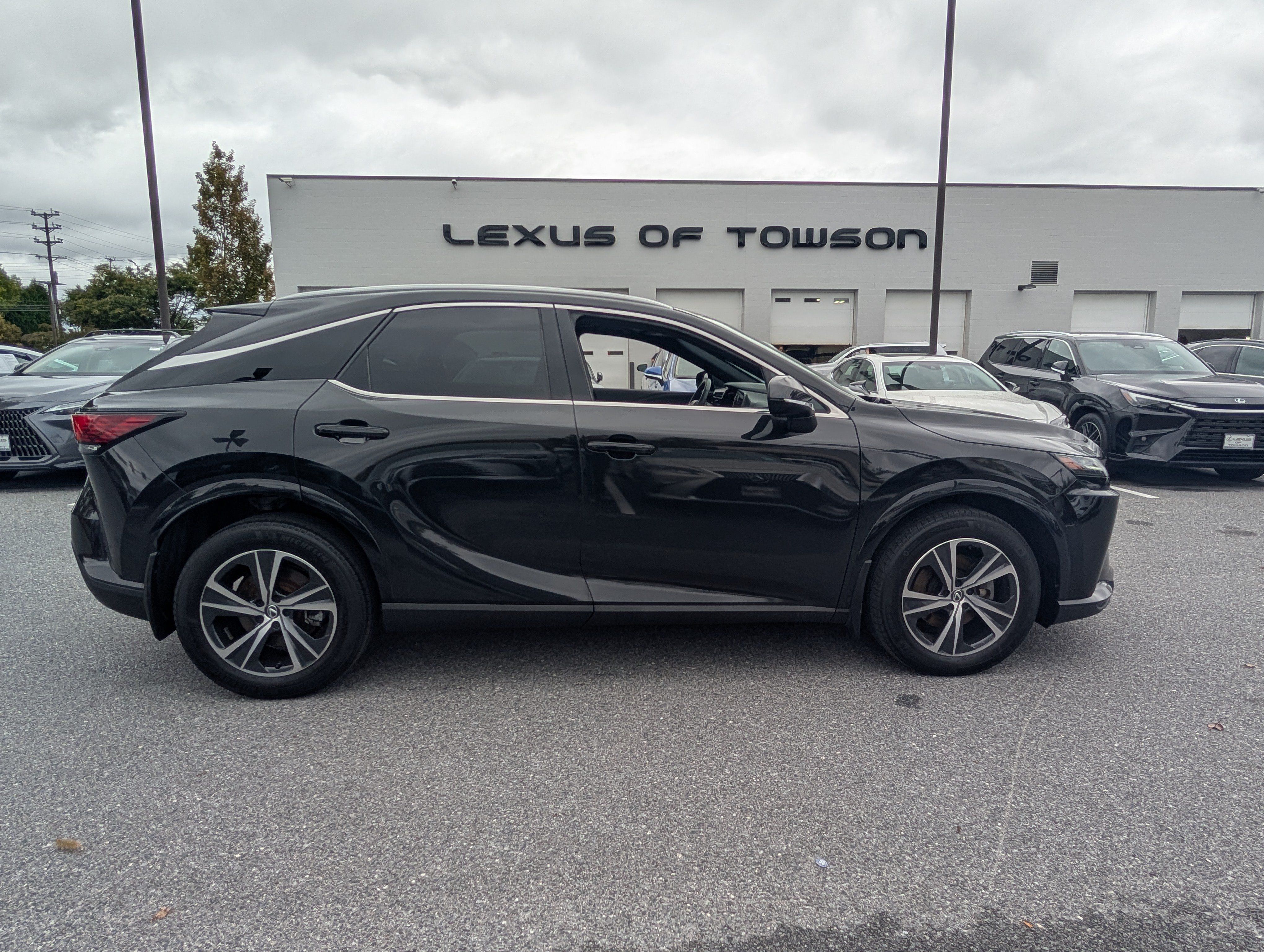 Used 2023 Lexus RX 350 Premium w/ Accessory Package AWD/4WD image 2