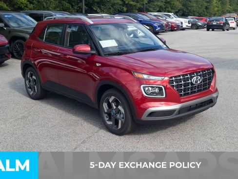 Certified 2025 Hyundai Venue Limited FWD image 3