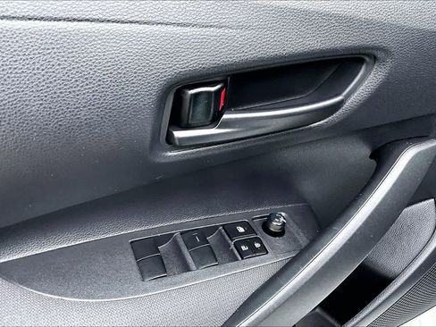 Used 2025 Toyota Corolla LE FWD image 31