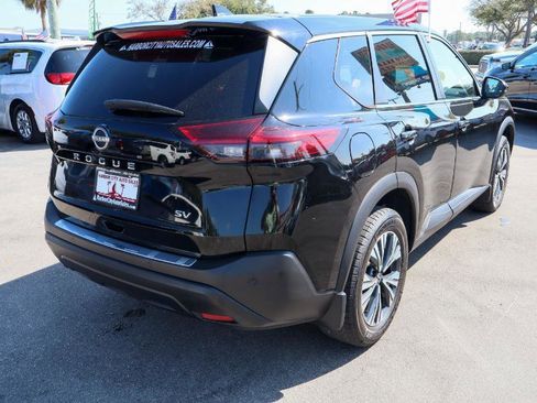 Used 2022 Nissan Rogue SV image 4
