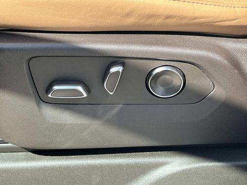 Used 2024 Cadillac Escalade Premium Luxury w/ Performance Package image 27