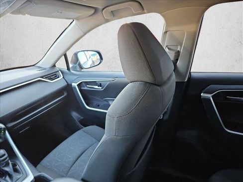 Used 2024 Toyota RAV4 XLE FWD image 5