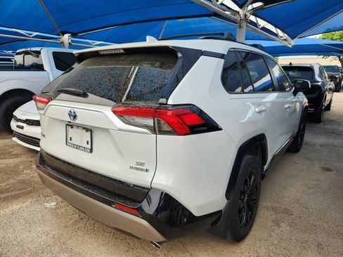 Used 2024 Toyota RAV4 SE image 4