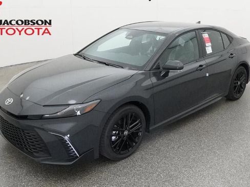 New 2026 Toyota Camry SE image 1